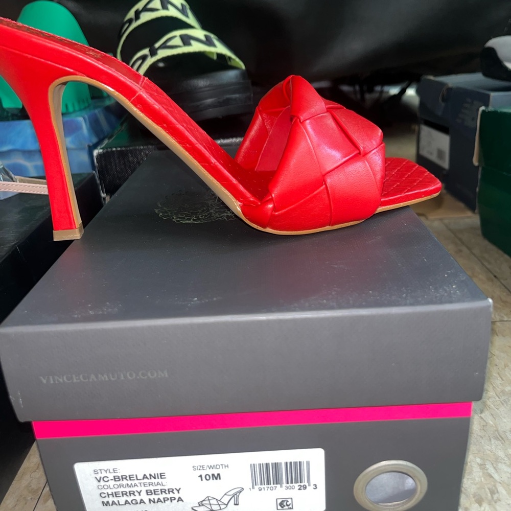 Size 10 women’s New In Box Vince Camuto heel